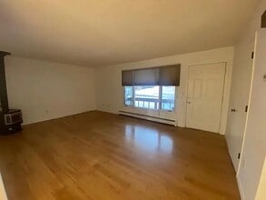 Building Photo - Cozy Abbott Loop Single Family Home w/ Gar...