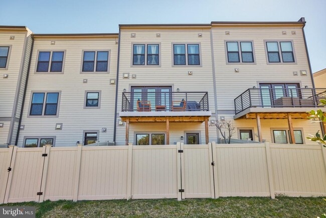 Building Photo - 20055 Old Line Terrace