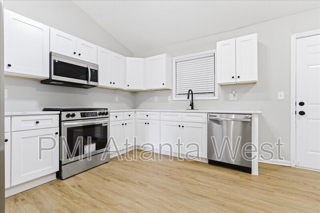 Building Photo - 5876 Old Wellborn Trce