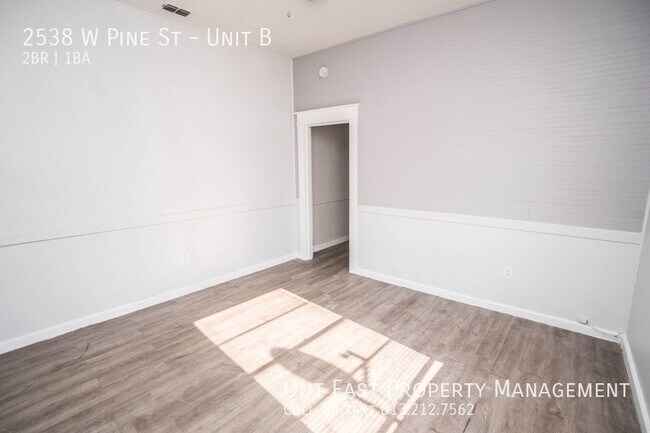 Building Photo - Freshly Renovated 2 Bedroom/1 Bath