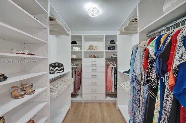 Building Photo - 1247 Seminole Dr