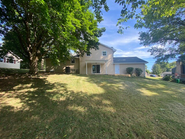 Building Photo - 220 Garland Dr