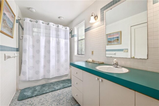 Building Photo - 402 W Ila St