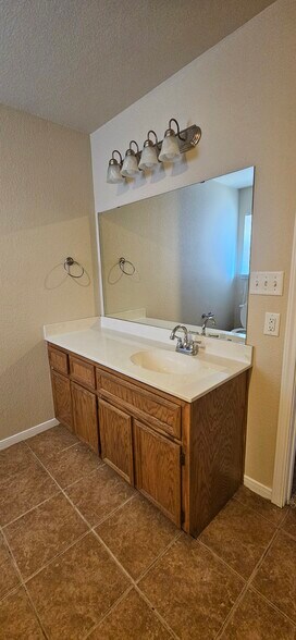 Building Photo - 2415 Merle Dr