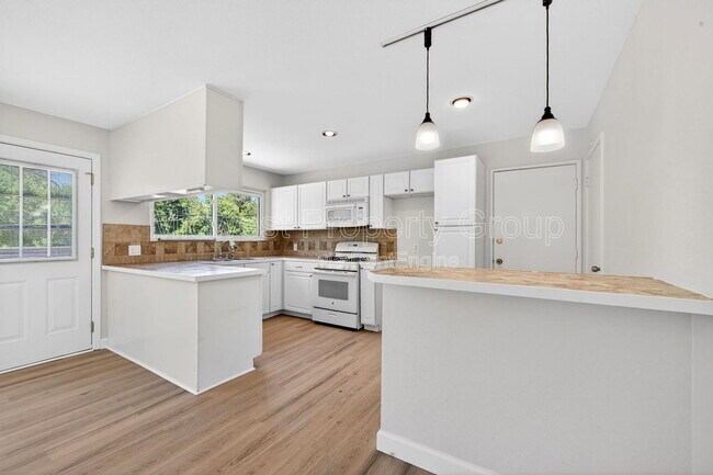 Building Photo - 2765 Chelsea Dr