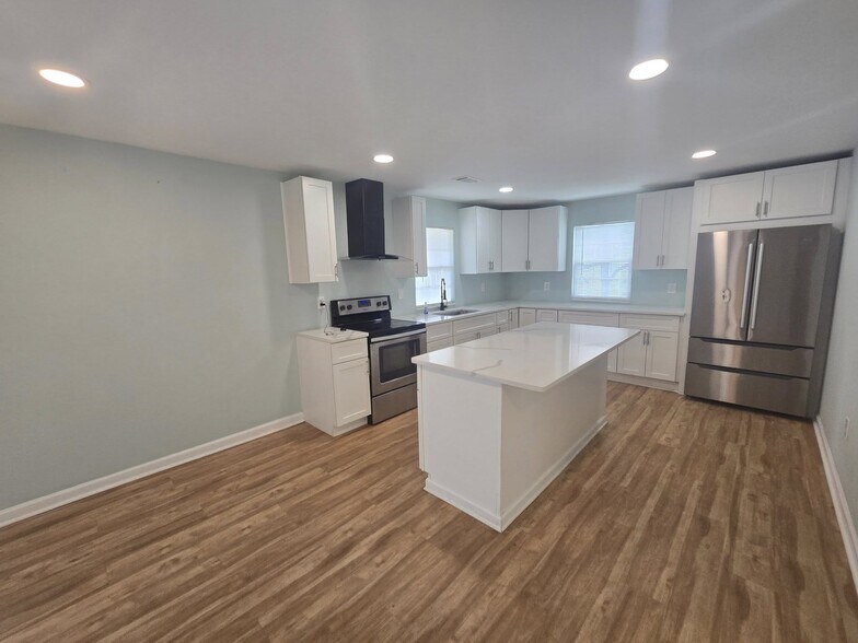 Building Photo - 7339 Green Acres Dr