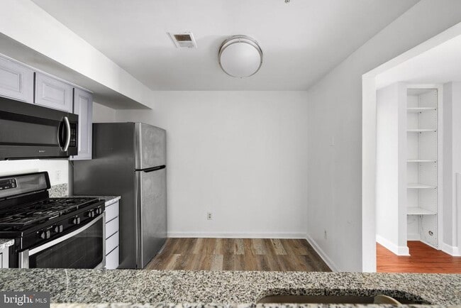 Building Photo - 12209 Fairfield House Dr