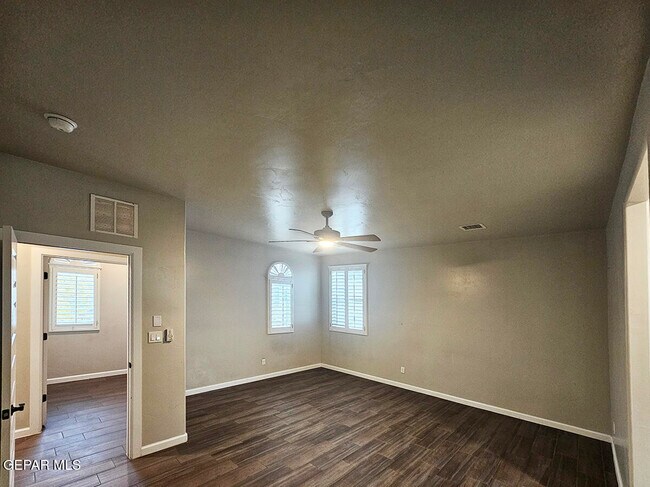 Building Photo - 13185 Tiverton Rd