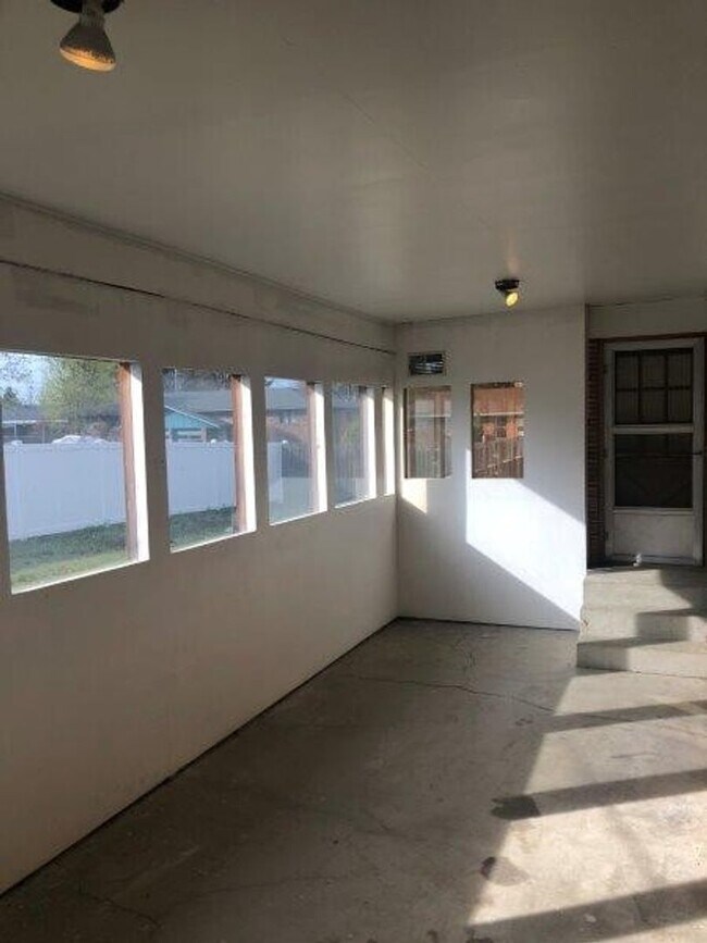 Building Photo - Beautiful Northside 3 Bedroom 2.5 Bath near the Indian Trail!