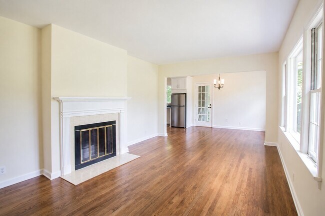 Building Photo - 3200 Lavista Rd