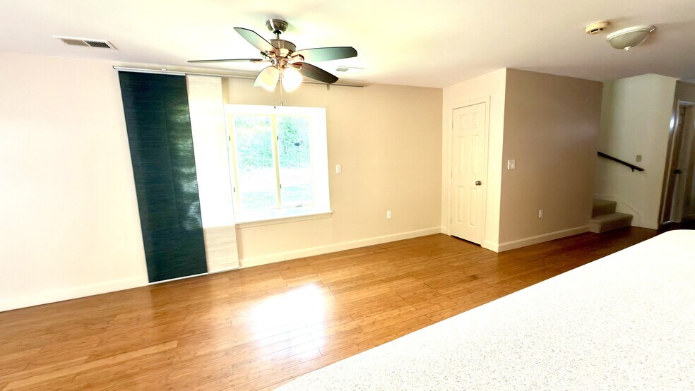 Building Photo - 26 Lions Ln