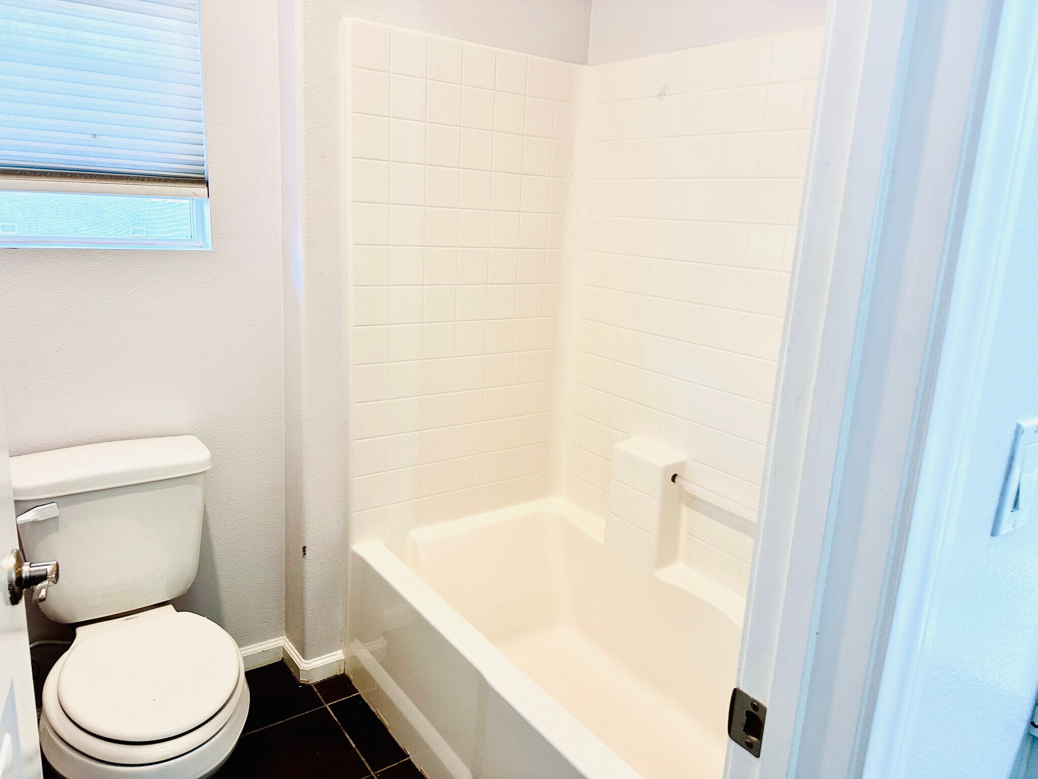 Building Photo - 15770 Myrtlewood Ave