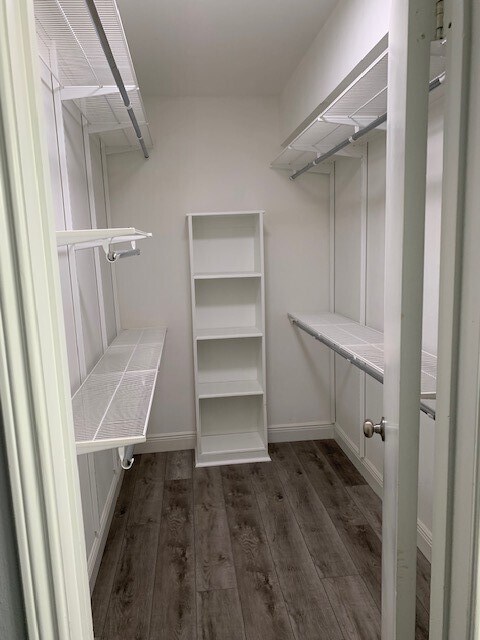 Building Photo - 355 N Post Oak Ln