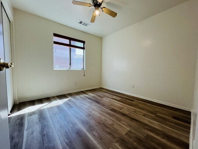 Building Photo - "Charming 3-Bedroom Oasis with 2 Full Baths in Buckeye - 1574 Sq Ft of Comfort!"