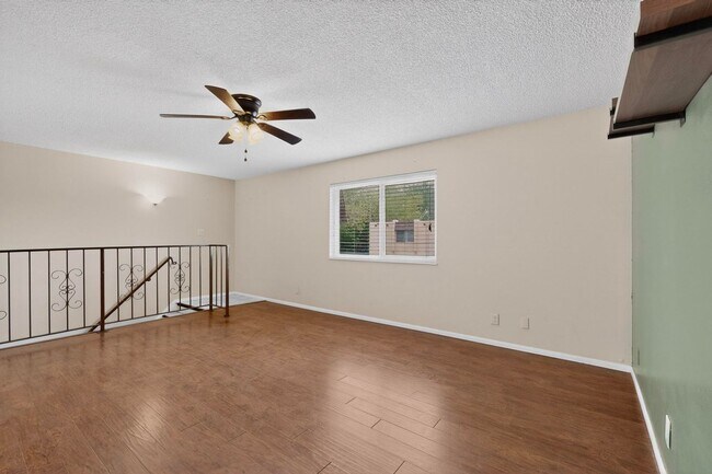 Building Photo - NE Affordable 2/BD 1/BA 1/CG 2nd Story NE Condo