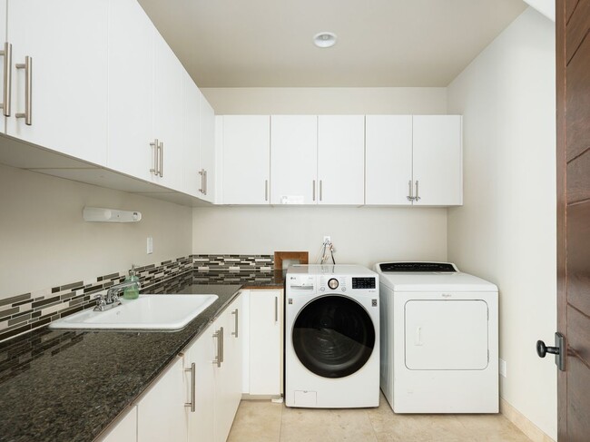 Building Photo - 3515 Via Loma Vista