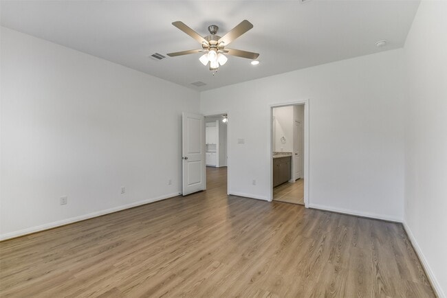 Building Photo - 11951 Pondwood Dr