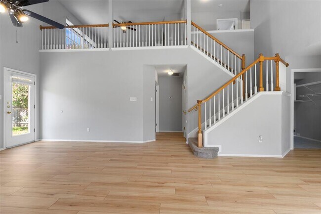 Building Photo - 13400 Bolivia Dr