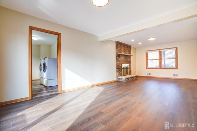 Building Photo - 11 Lenox St