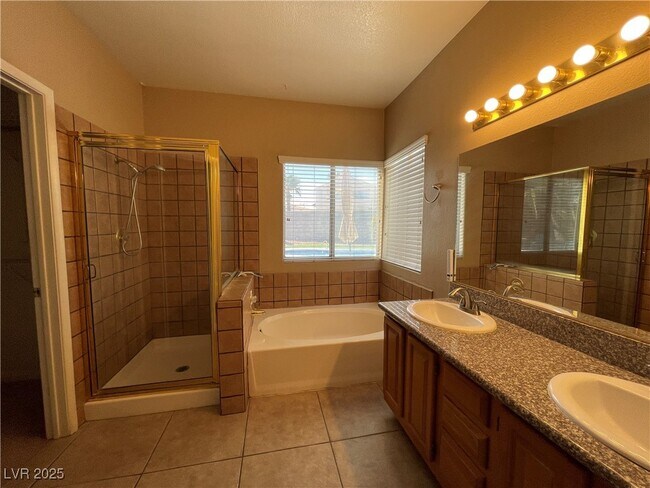 Building Photo - 1332 Royal Creek