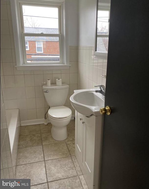 Building Photo - 672 Colwell Rd