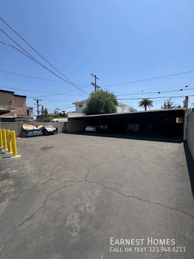 Building Photo - 14202 Delano St