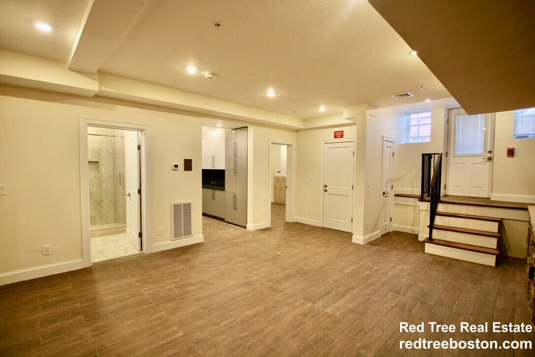 Building Photo - 1675 Beacon St
