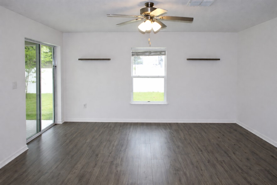 Building Photo - 72 Brewster Ln