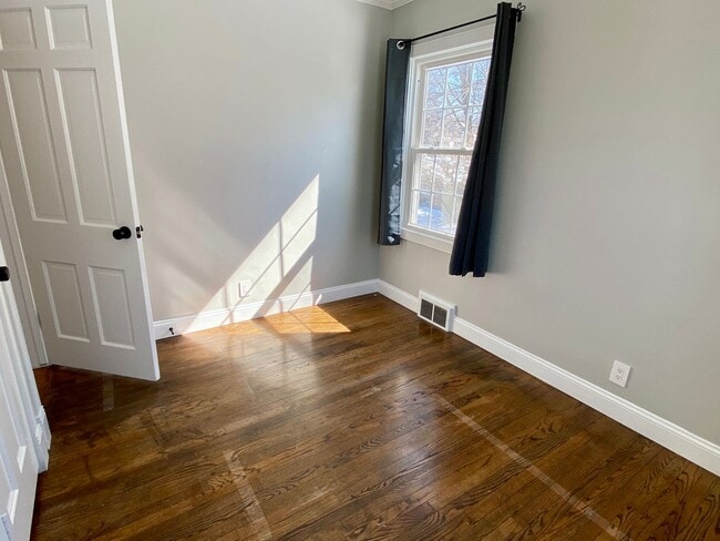 Building Photo - 3 Bed House Close to Downtown Ames