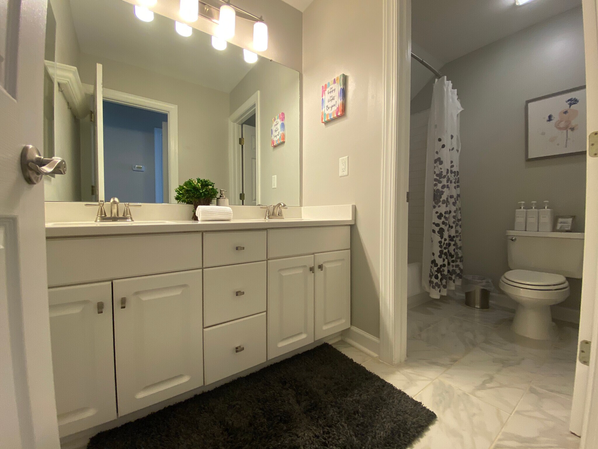 Building Photo - 10301 Rougemont Ln