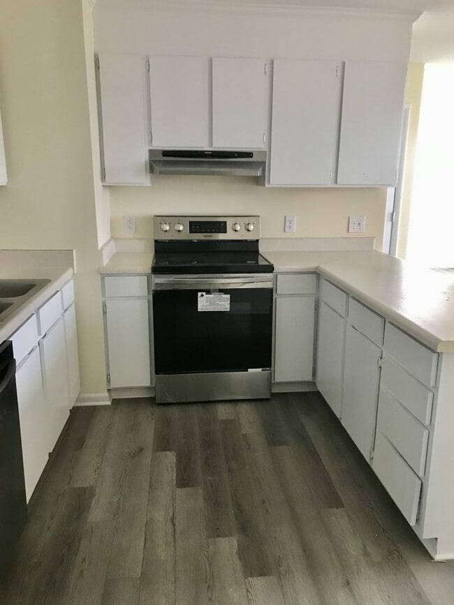 Building Photo - Must see this Adorable 3 bedroom 1 bath home in a Cu Da Sac. Conveniently close to Uptown, NODA, ...