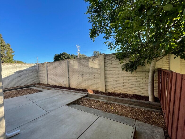 Building Photo - 63 Gazania Ter