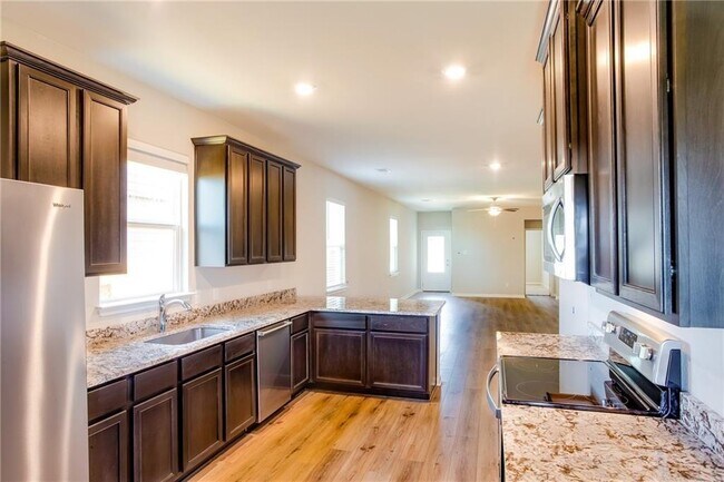 Building Photo - 280 Mount Vernon Way