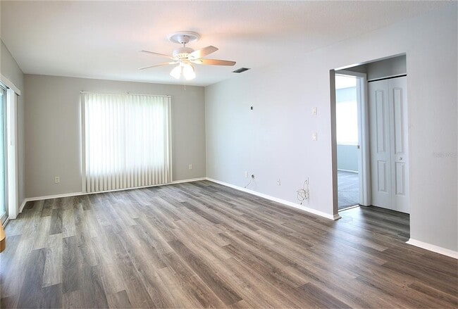 Building Photo - 3082 Cascade Dr