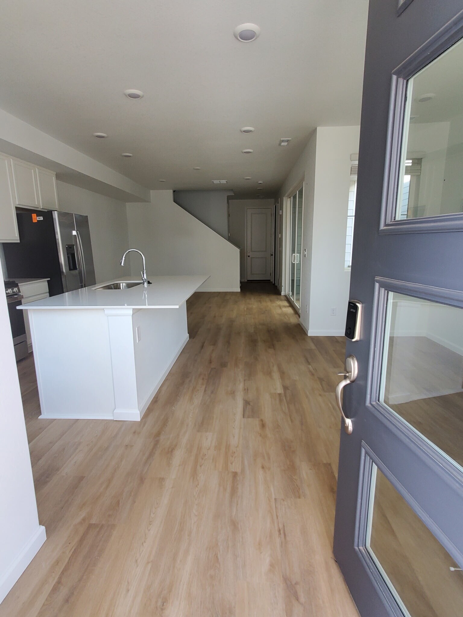 Building Photo - 2435 Vanhoutte Vw