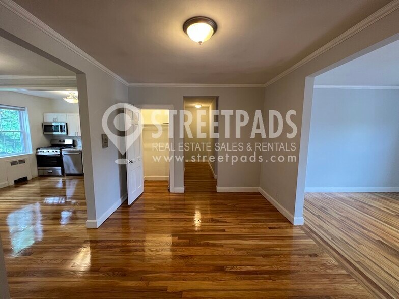 Building Photo - 1153 Beacon St