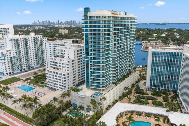 Building Photo - 5025 Collins Ave