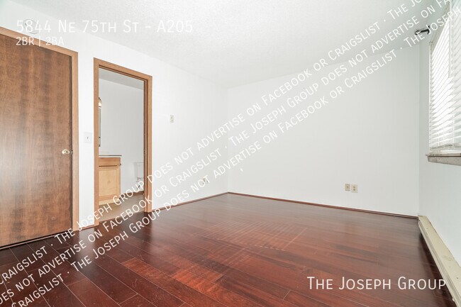 Building Photo - 5844 NE 75th St