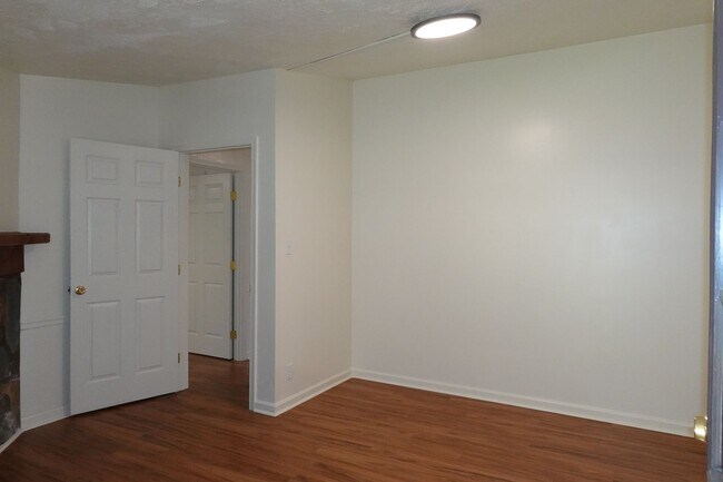 Building Photo - 1499 Merrimac Rd