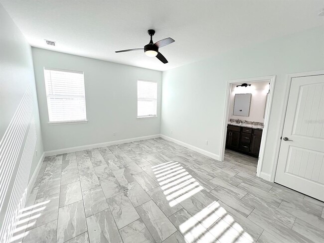 Building Photo - 10 Emmons Ln