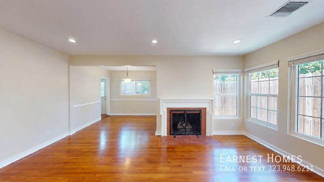 Building Photo - 15031 Hartland St