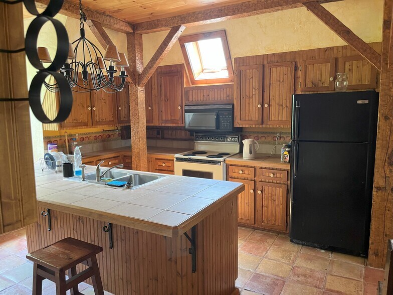 Building Photo - 55 S Main St