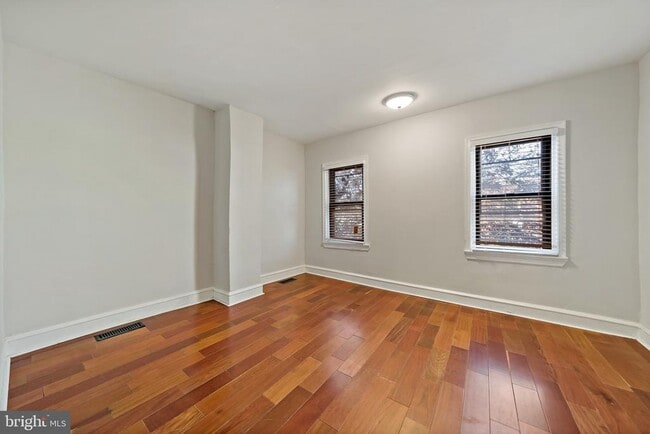 Building Photo - 2326 E Hazzard St