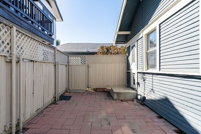 Building Photo - 4767 Bancroft St