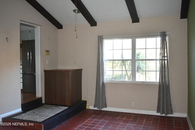 Building Photo - 2836 Ionic Ave