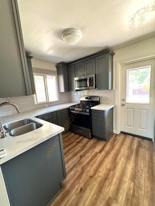 Building Photo - Beautifual Home