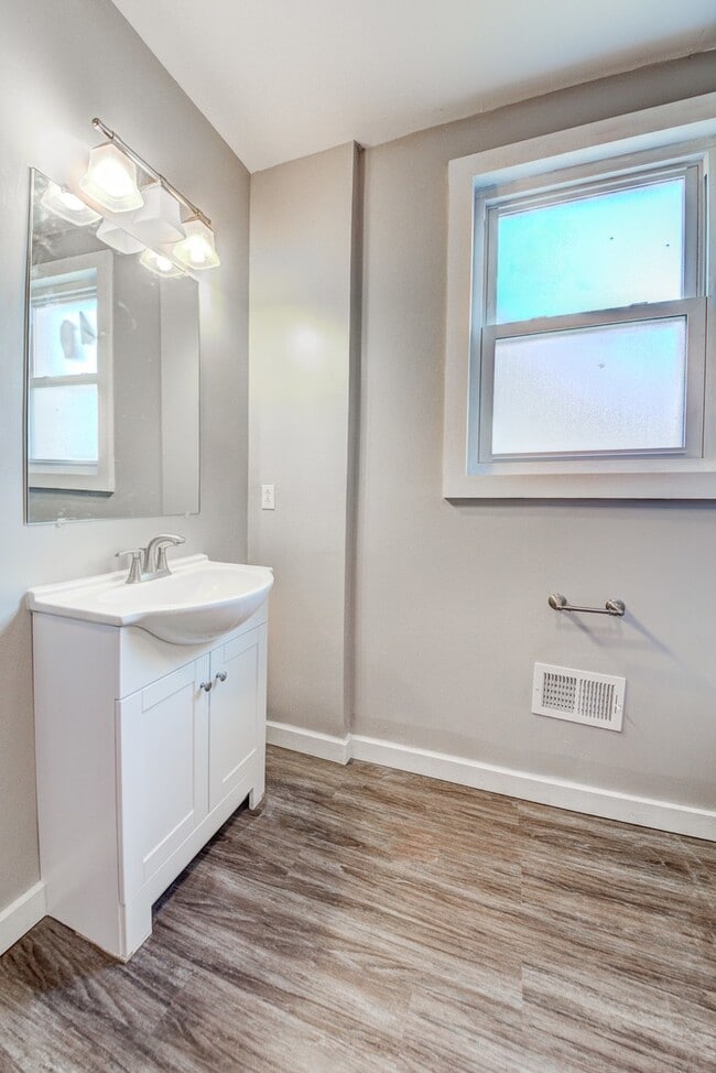 Building Photo - 426 Edgemont St