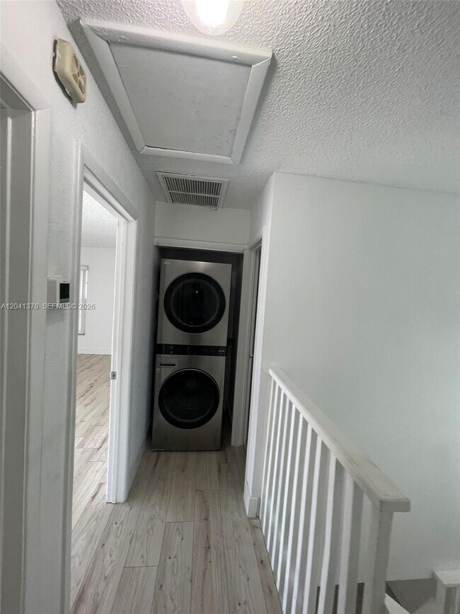 Building Photo - 2580 Coral Springs Dr