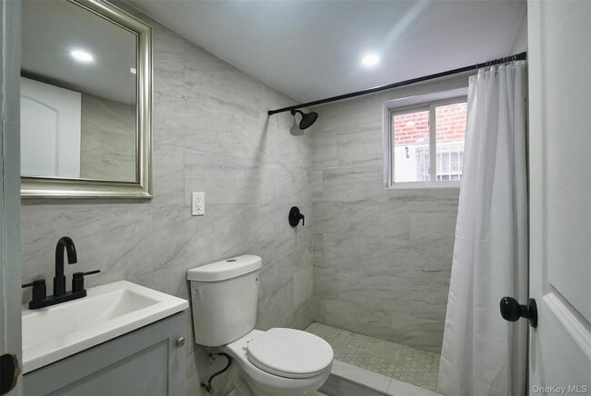 Building Photo - 837 E 49th St