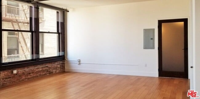 Building Photo - 460 S Spring St